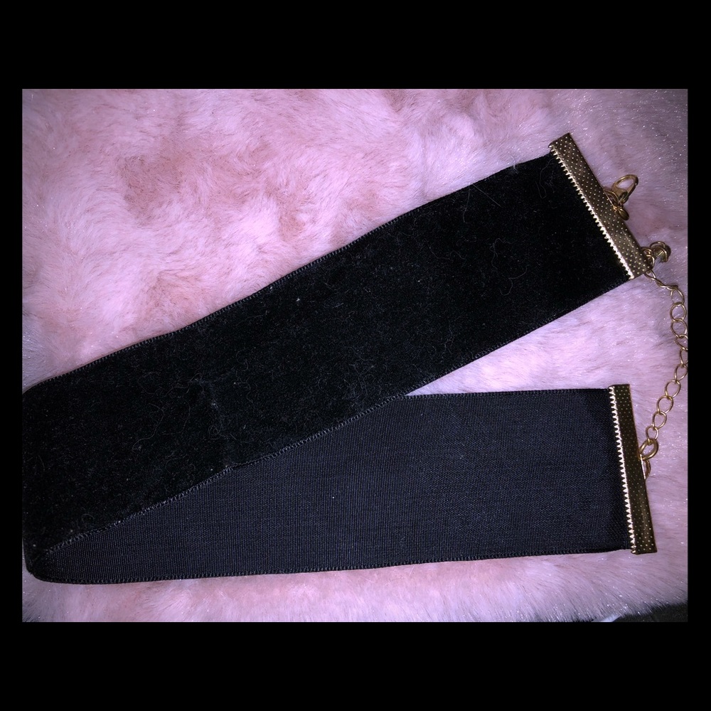 Thick black velvet choker forever 21